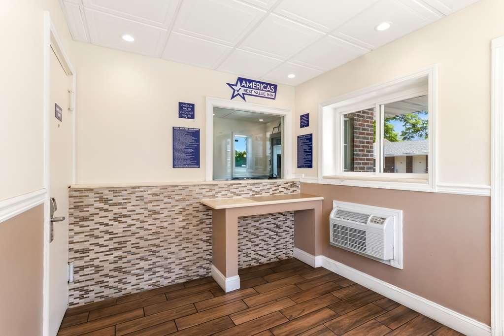 Americas Best Value Inn Avenel Woodbridge Интерьер фото