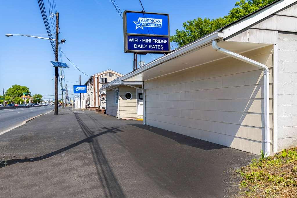 Americas Best Value Inn Avenel Woodbridge Экстерьер фото