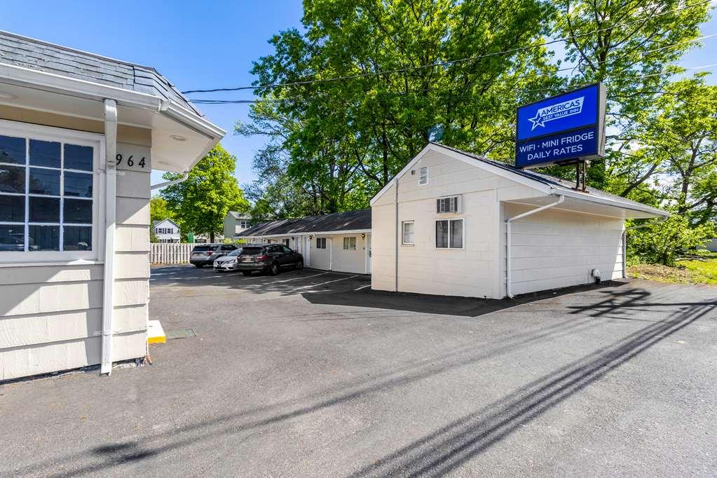 Americas Best Value Inn Avenel Woodbridge Экстерьер фото
