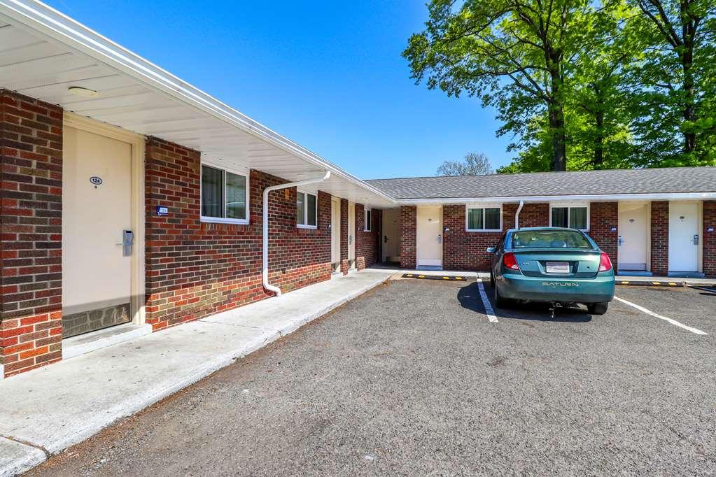 Americas Best Value Inn Avenel Woodbridge Экстерьер фото