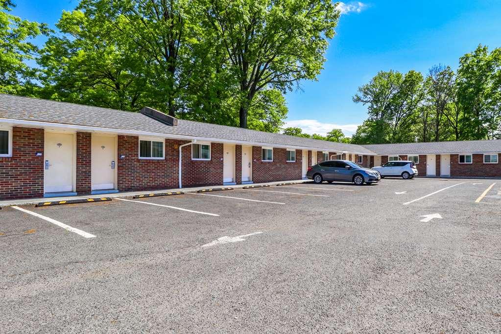Americas Best Value Inn Avenel Woodbridge Экстерьер фото